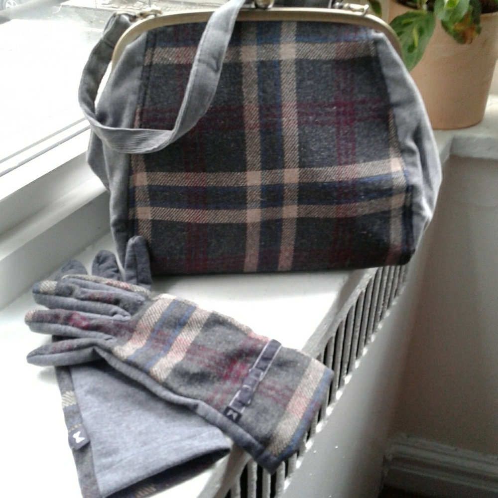 Irish wool purse and matching gloves